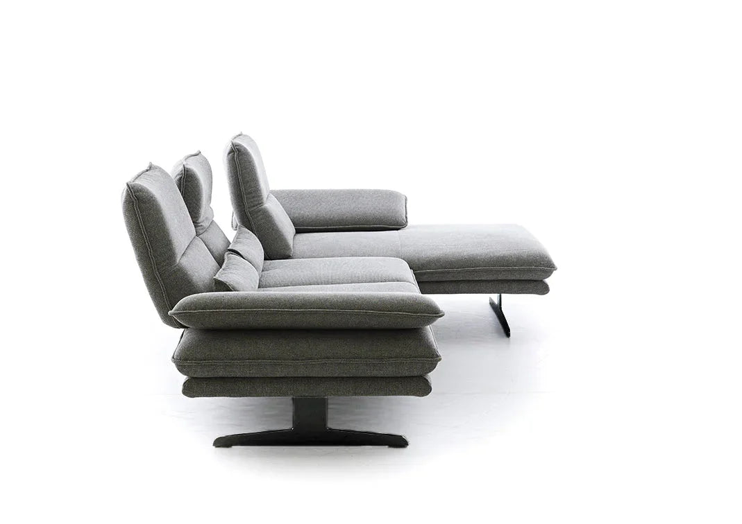 W.SCHILLIG Bundle Longchair broadway 16777 (B=291 cm) Stoff R66/94 grey inkl. Hocker G120 + 2 Kissen